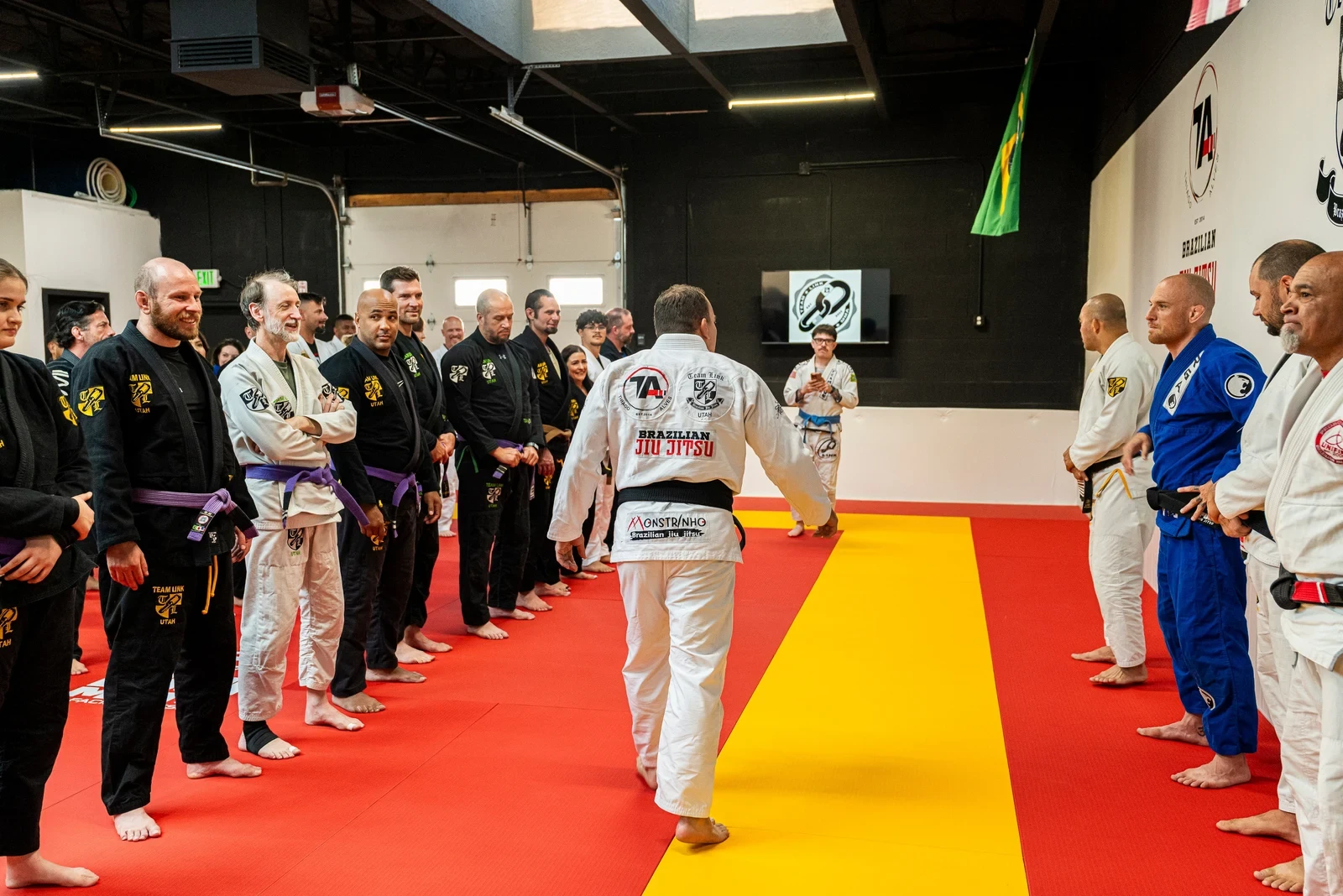 Students training at Thiago Alves Brazilian Jiu-Jitsu